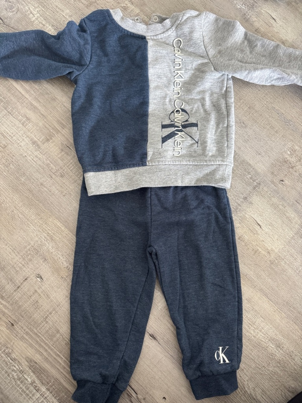 Calvin Klein Kids Gray & Navy Logo Sweat Set 12-18m